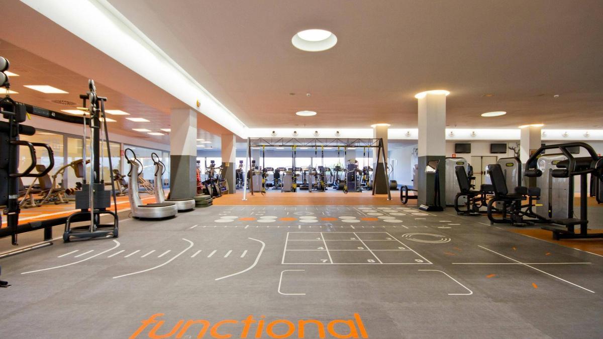 La zona interior cuenta con sala de fitness de más de 1.000 metros cuadrados.