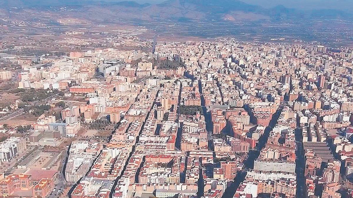 Vista área de Castelló, con la zona sur donde se realizará la urbanización en la parte izquierda.