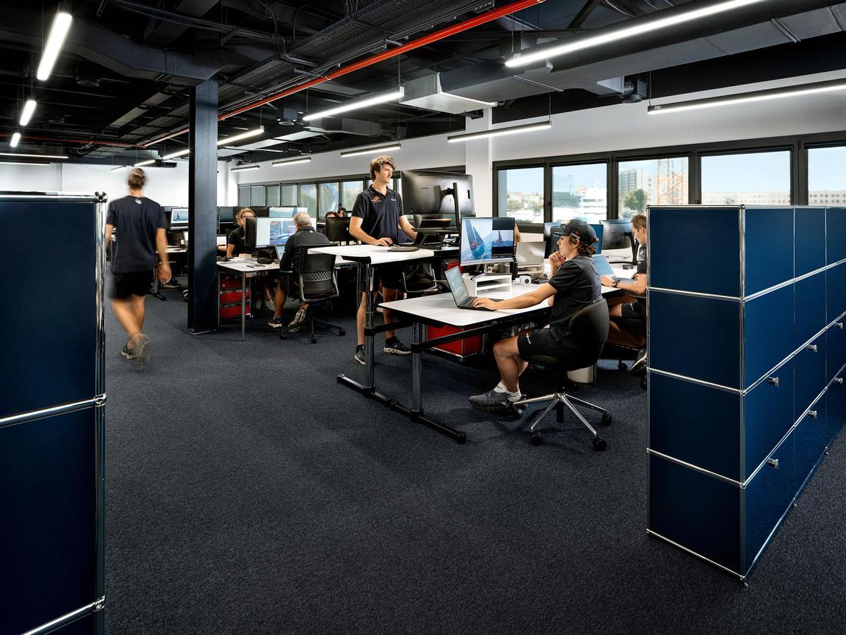 Así es la base del Alinghi en Barcelona