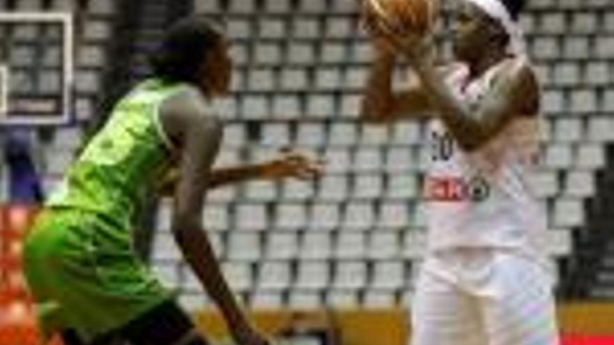 Shante Evans s&#039;allunya de Girona