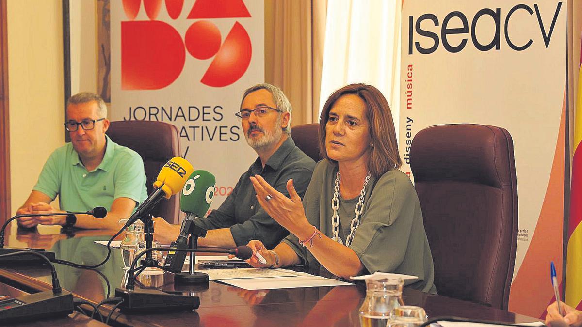El director de la EASD, Miguel Monar, y la directora de ISEACV, Inmaculada Sánchez.