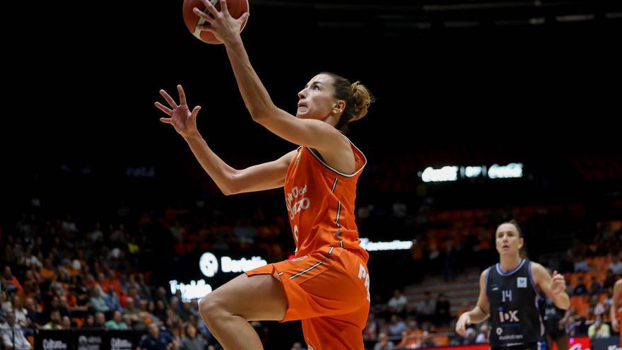 Queralt Casas se convierte en la jugadora con más partidos en el Valencia Basket sumando 200 encuentros