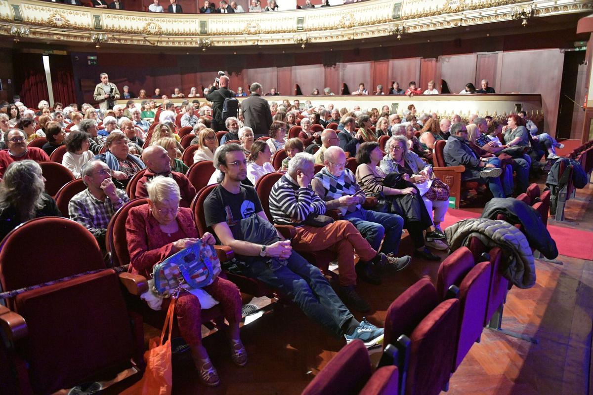 Público asistente á gala dos XXV PREMIOS OPINIÓN da Música de Raíz. Público asistente á gala dos XXV PREMIOS OPINIÓN da Música de Raíz.