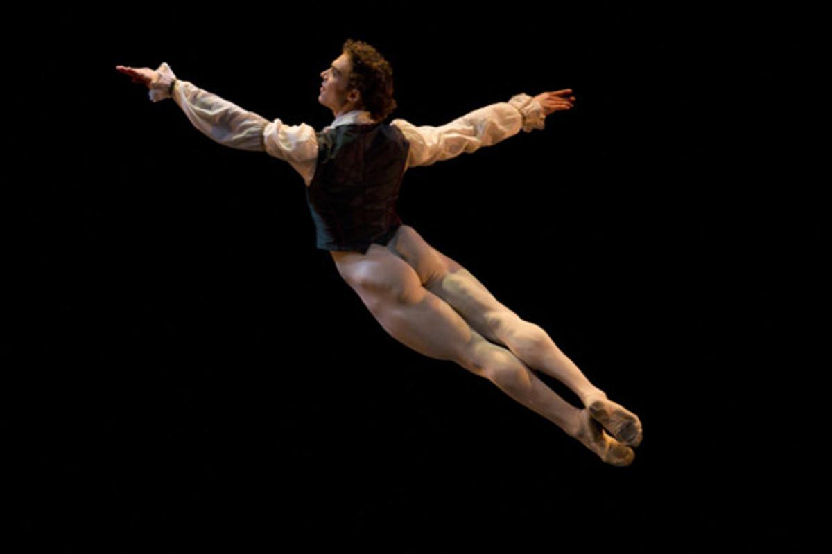 El ballarí Joshep Phillips, de la companyia americana de ballet, durant una actuació en un festival a Buenos Aires, Argentina.
