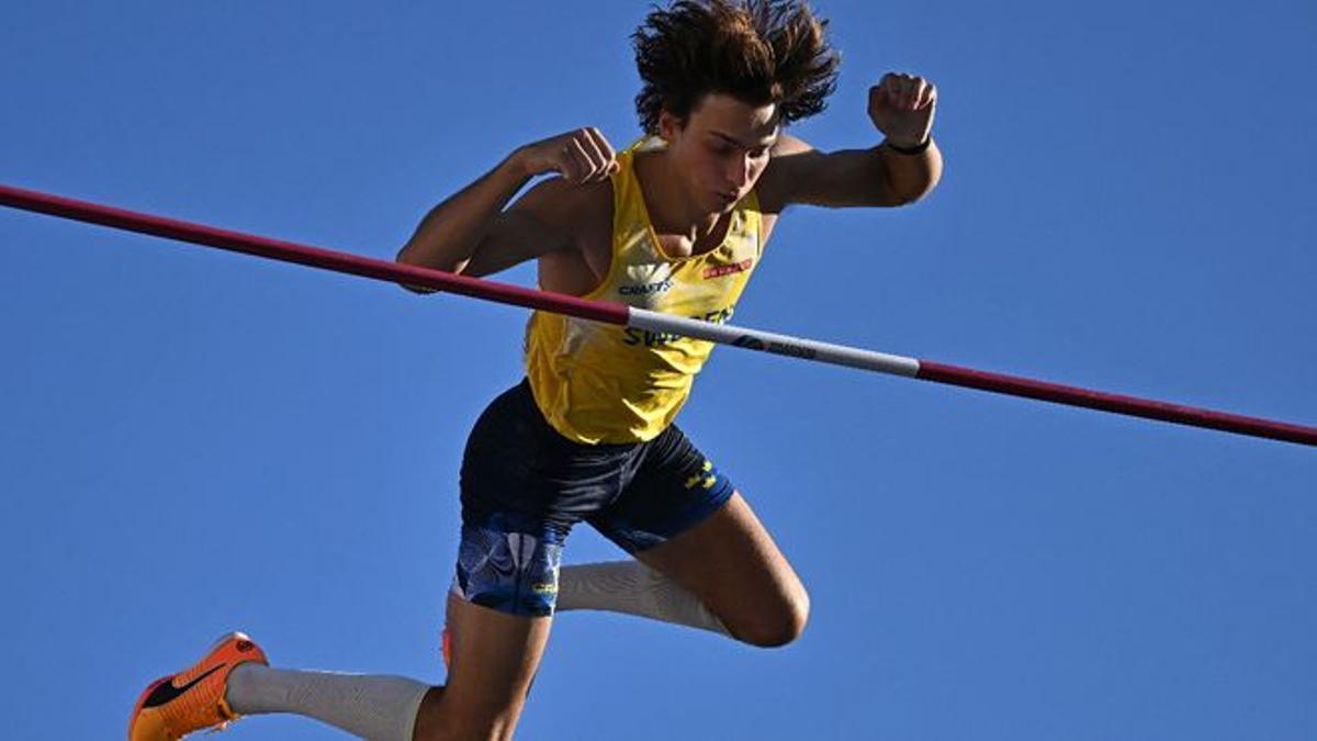 Armando Duplantis sigue acercándose al cielo.