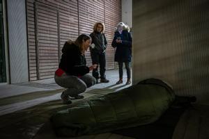 El govern de Colau acusa altres alcaldies d’enviar persones sense llar a Barcelona «amb una targeta de metro»