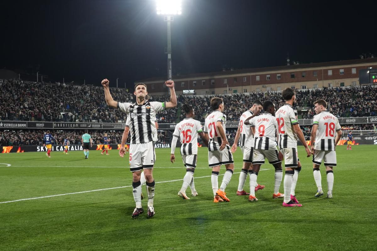 Gerenabarrena celebra el primer gol del Castellón-Andorra.