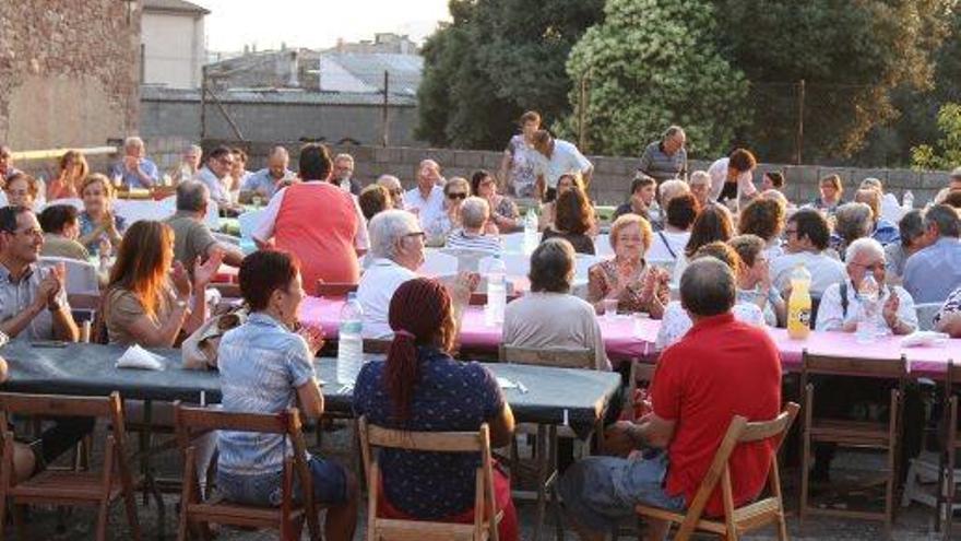 Càritas Sant Fruitós recapta 800 euros en el sopar solidari