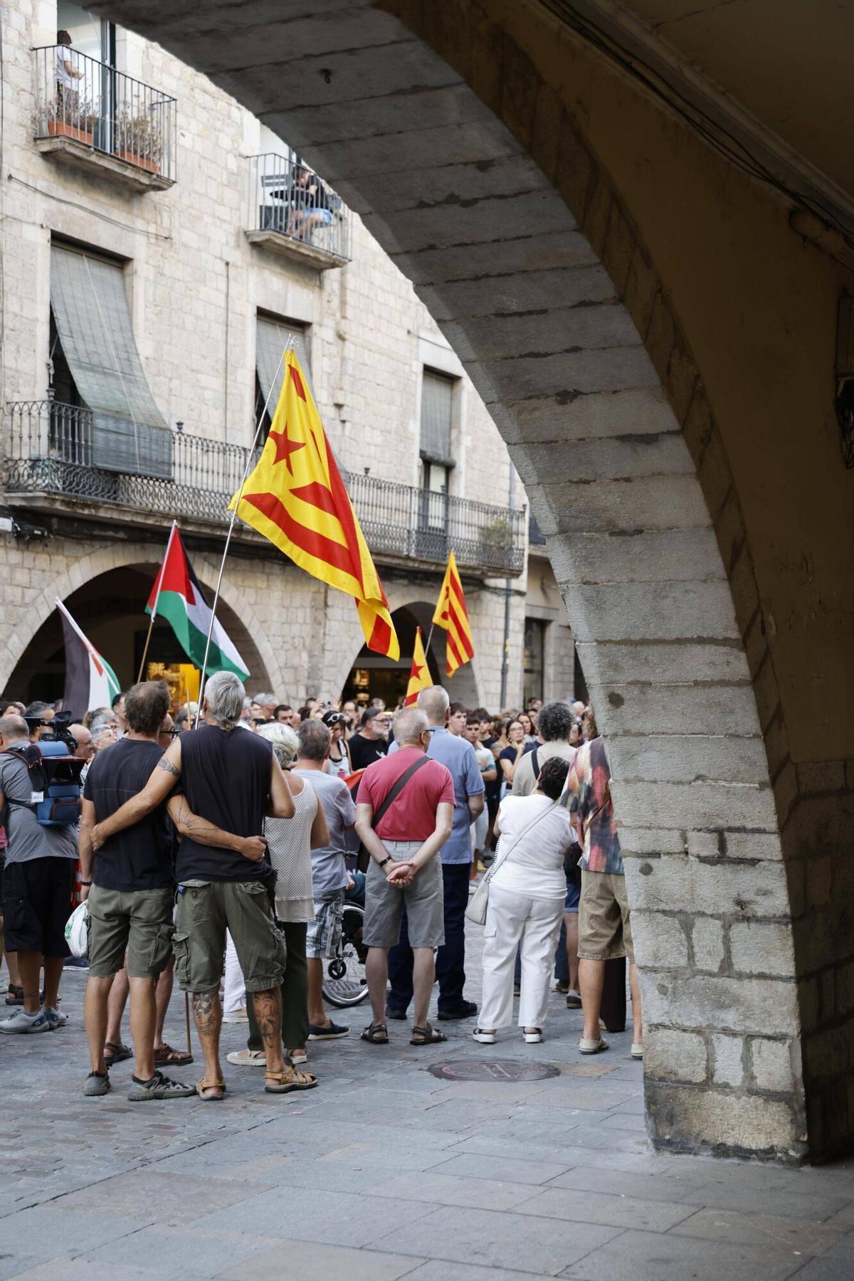Les imatges de la manifestació i contramanifestació per l'entrada d'immigrants a Ceuta Les imatges de la manifestació i contramanifestació per l'entrada d'immigrants a Ceuta