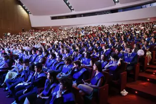 EN IMÁGENES: La graduación de la Facultad de Biología en el Centro Niemeyer, en Avilés