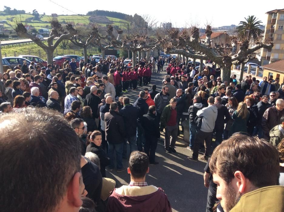 La gran familia del deporte asturiano rinde homenaje póstumo al futbolista Hugo Suárez