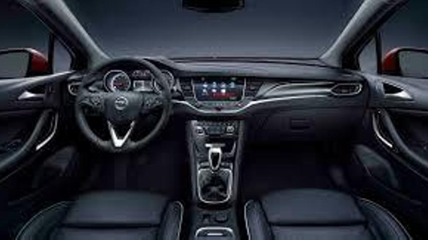 Una imagen del interior del Opel Astra.