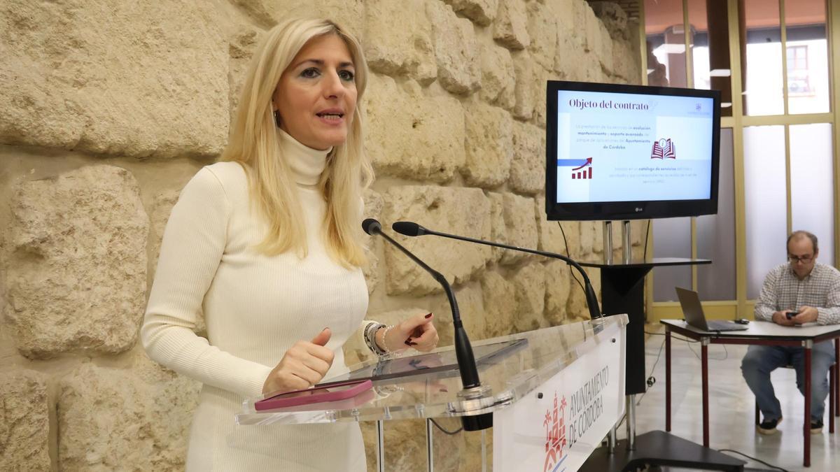 Lourdes Morales, delegada de Transformación Digital, en la sala de prensa.