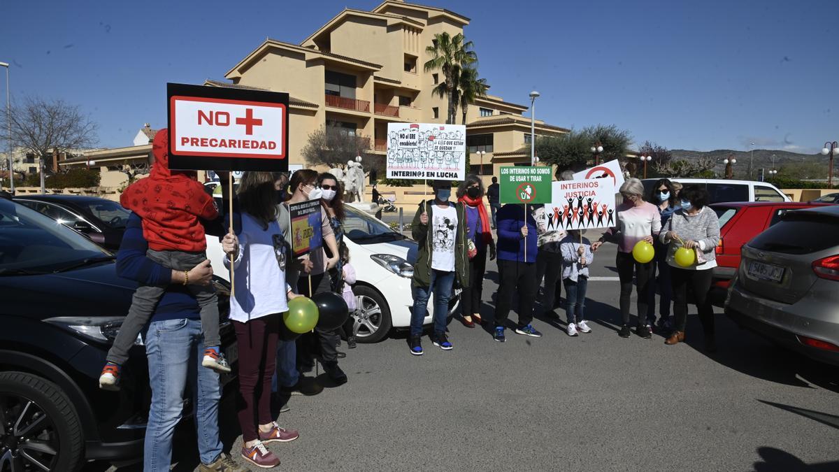 Protesta de funcionarios interinos en Castelló, en marzo del 2021, denunciado el «abuso» de sus contratos.