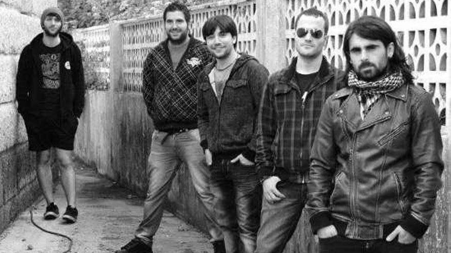 La formación de The Black Trails.