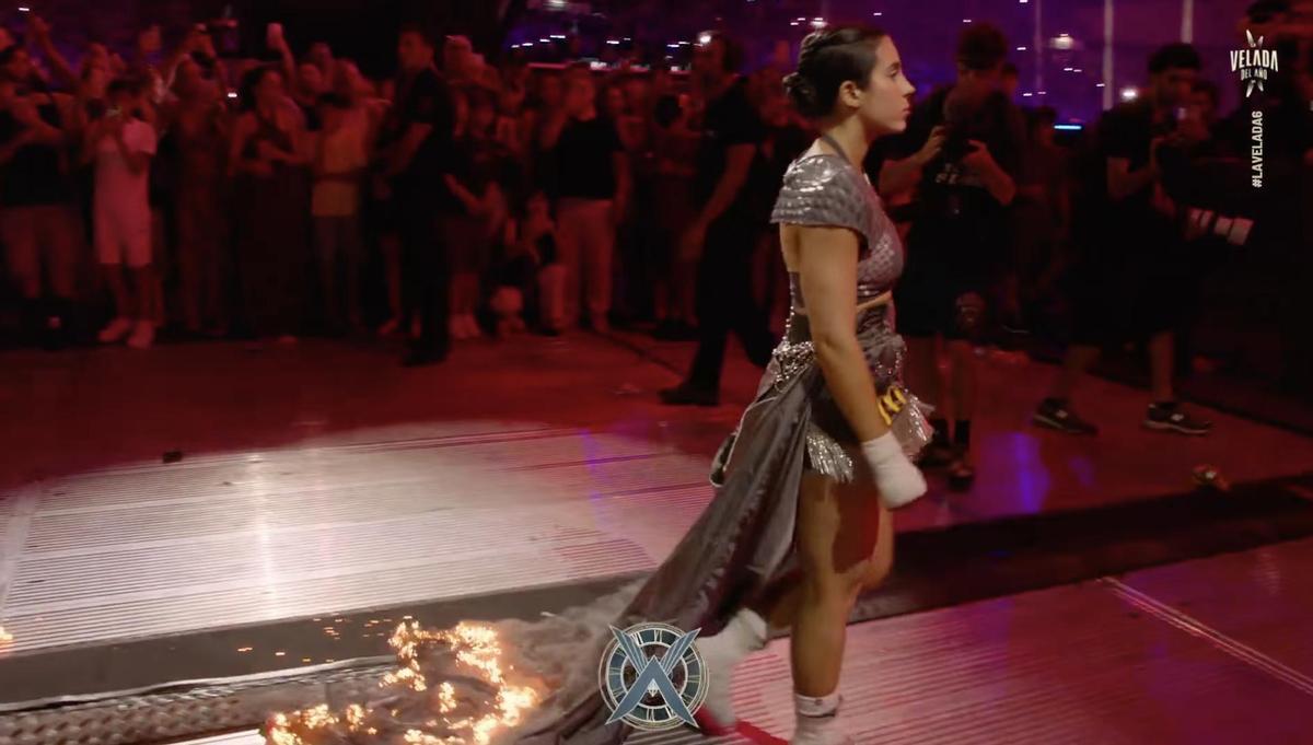 Roro ha llegado al ring de La Velada del Año 6 con la capa en llamas