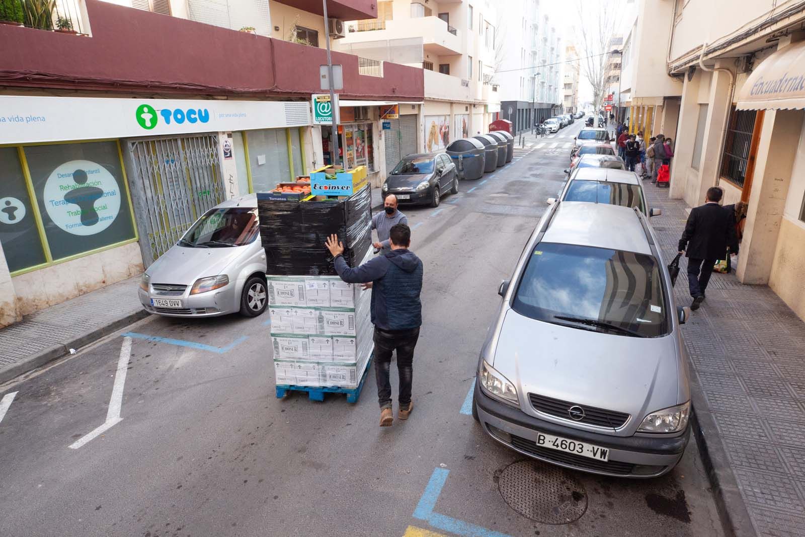 La solidaridad de Ibiza repone las estanterías del banco de alimentos de Cáritas