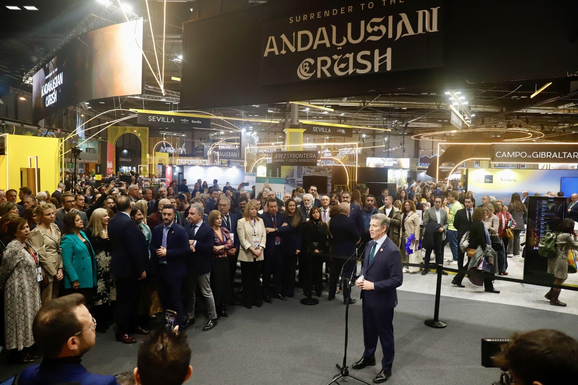 María Jesús Montero y Alberto Núñez Feijóo visitan el pabellón de Andalucía en Fitur 2025