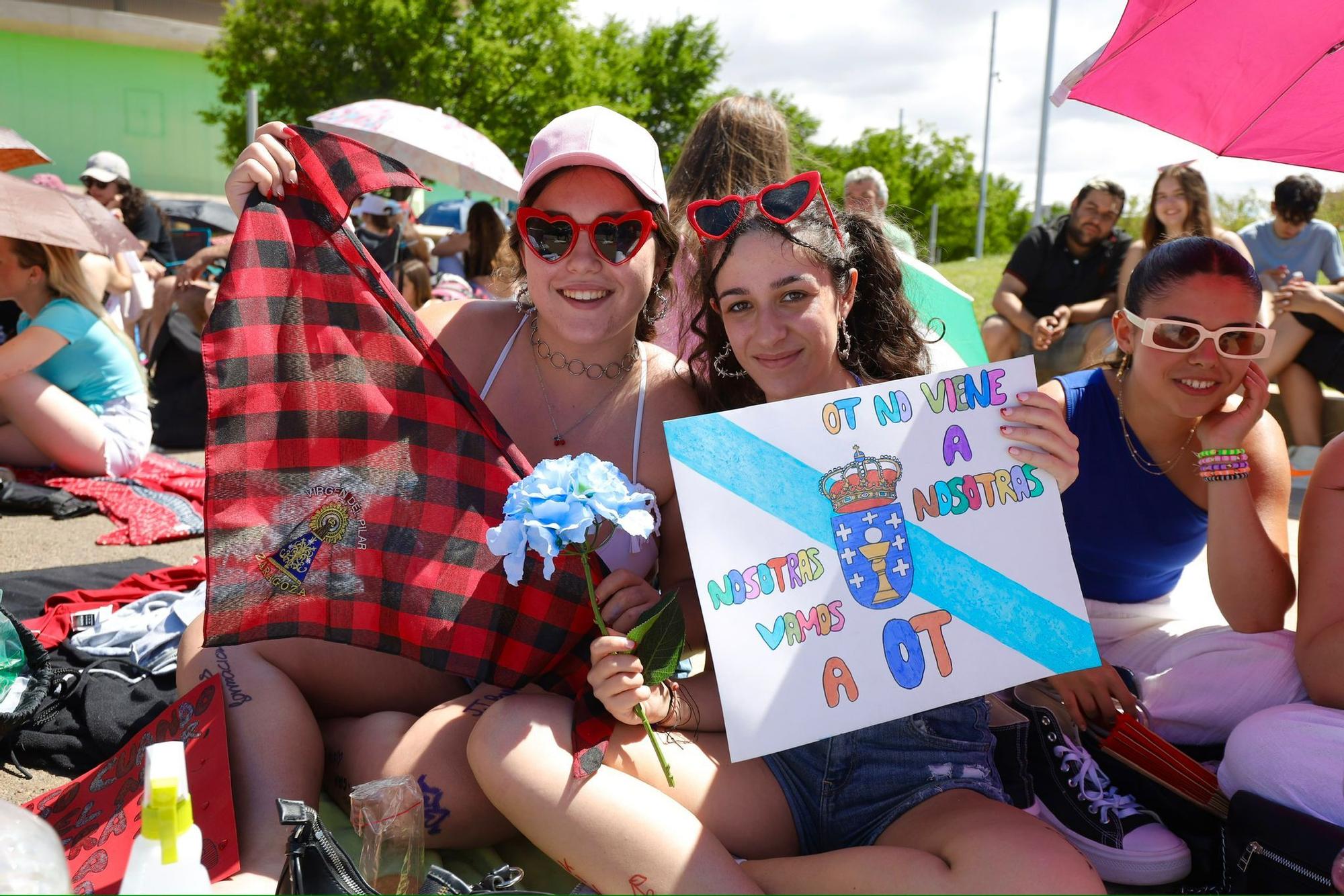 En imágenes | Los fans de Operación Triunfo invaden la Expo horas antes del concierto