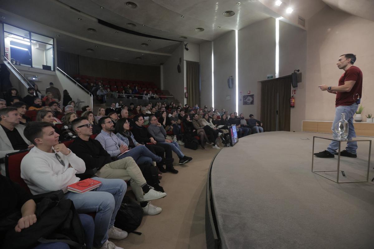 Marcos Vázquez durante la presentación del acto.