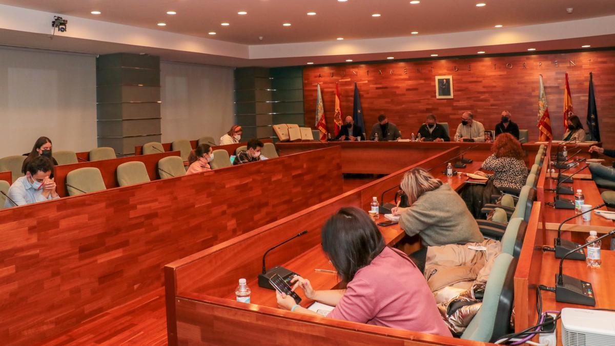 La corporación municipal durante la rueda de prensa en la que ha hecho pública la celebración.