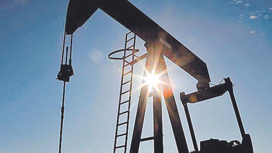 El preu del petroli torna a pujar després de la decisió de l&#039;OPEP+ de mantenir la retallada de producció