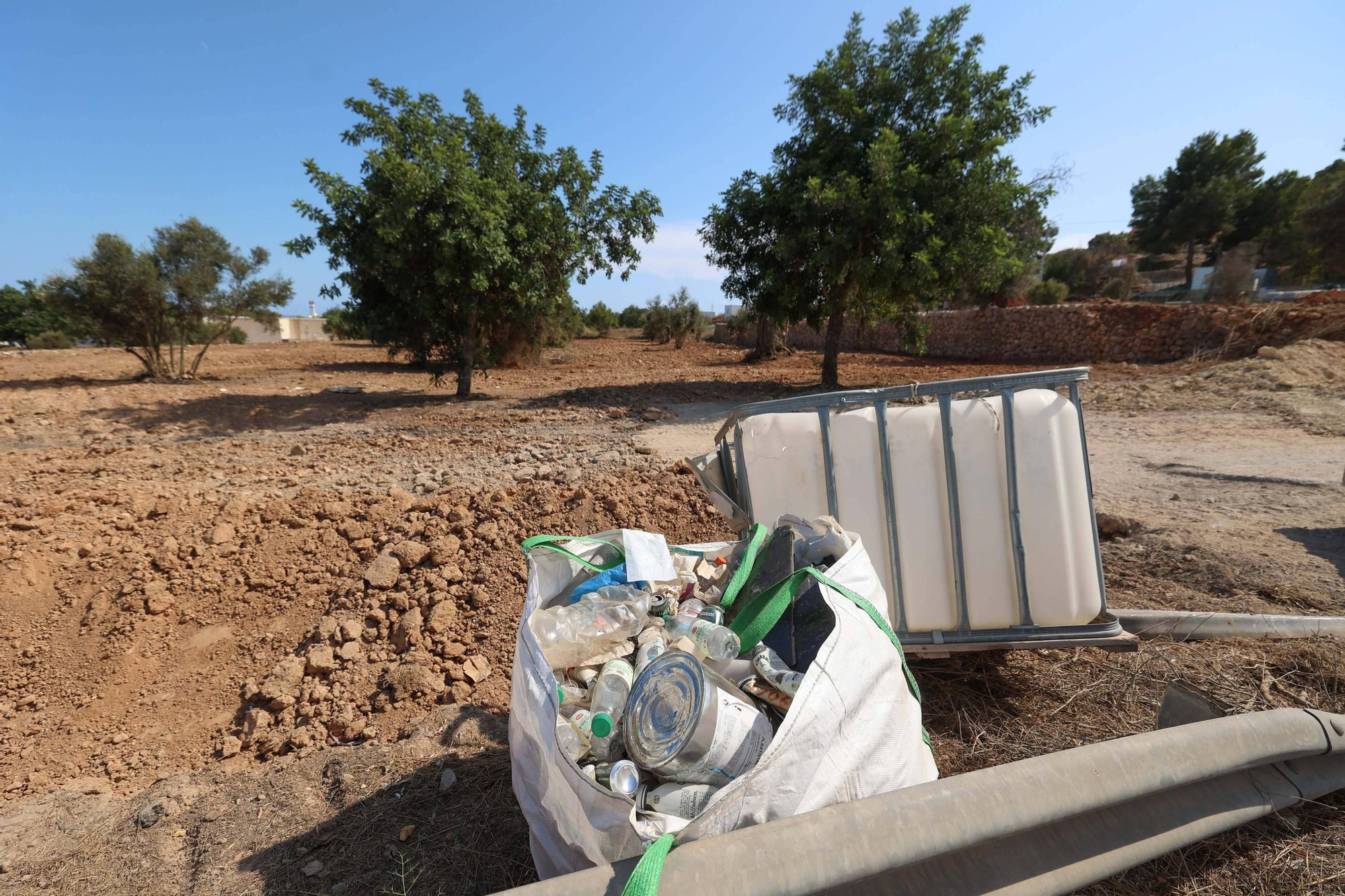 Galería: terreno de Can Rova II completamente despejado por el Ayuntamiento