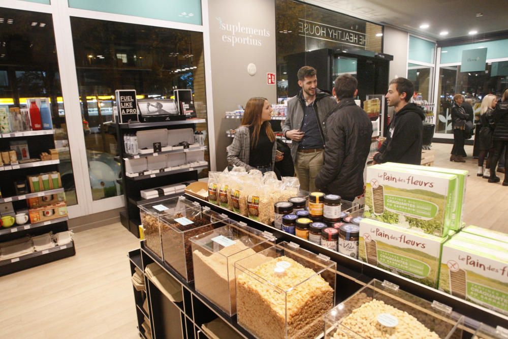 Borja García i Aday inauguren una botiga d'alimentació saludable a Girona