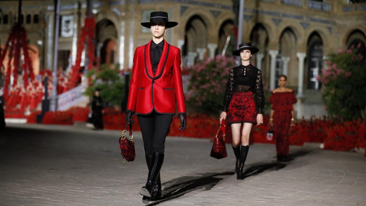 Algunos de los modelos de inspiración andaluza de la colección Crucero 2023 de Dior.