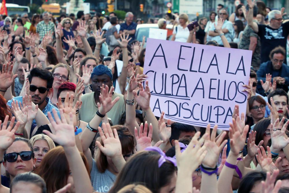 Málaga se echa a la calle contra la puesta en libertad de 'La Manada'