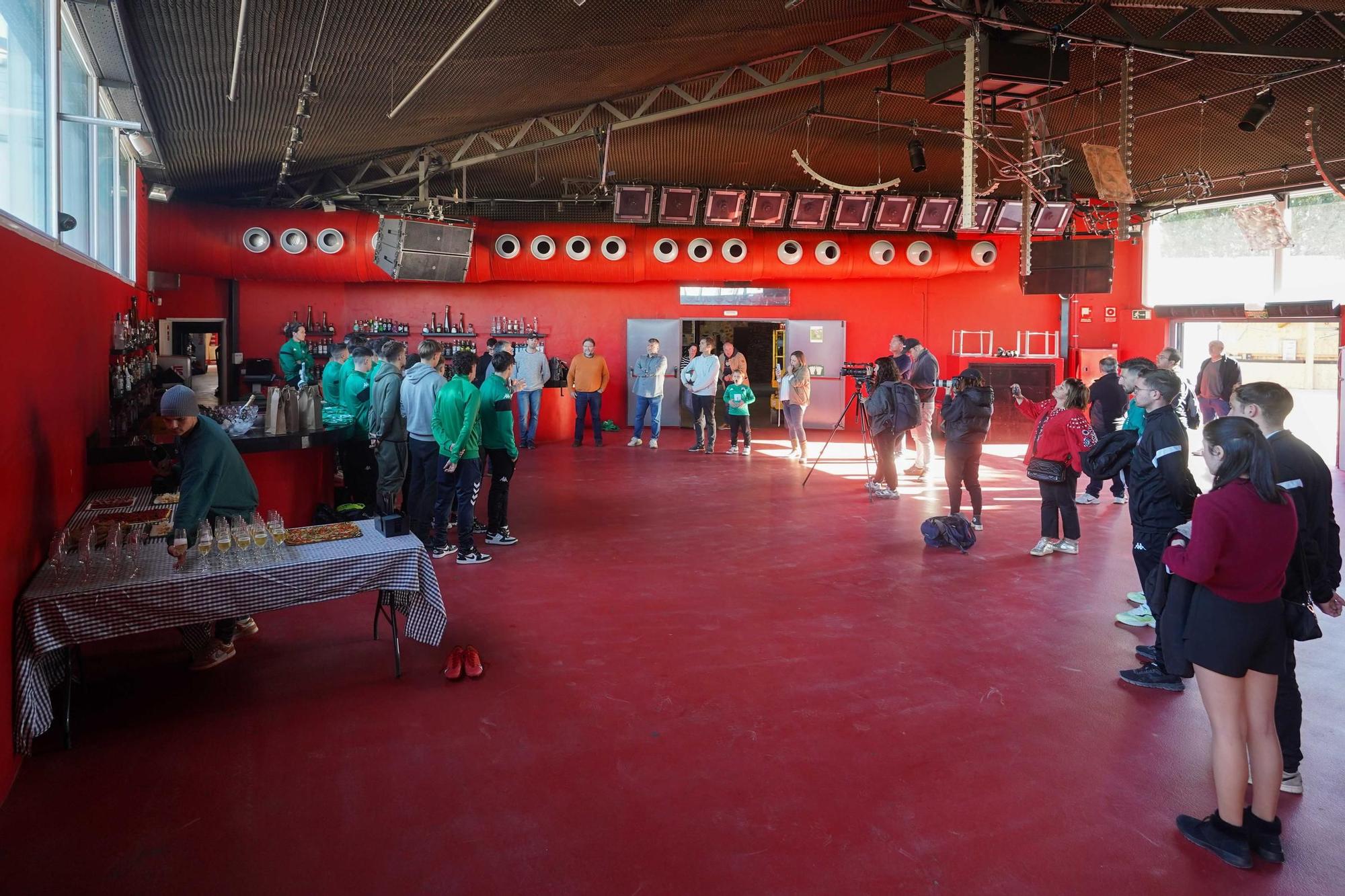 Mira las imágenes de la felicitación de Navidad del equipo de fútbol de Sant Jordi