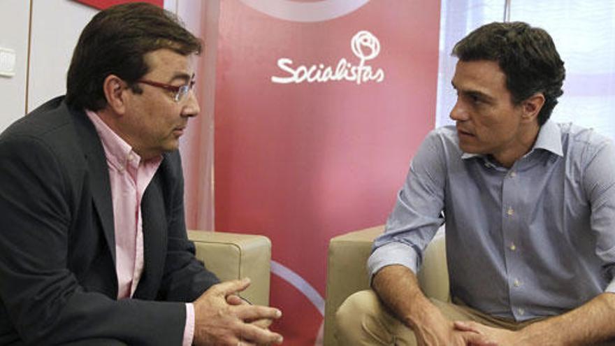 Imagen de archivo de Fernández Vara con Pedro Sánchez.