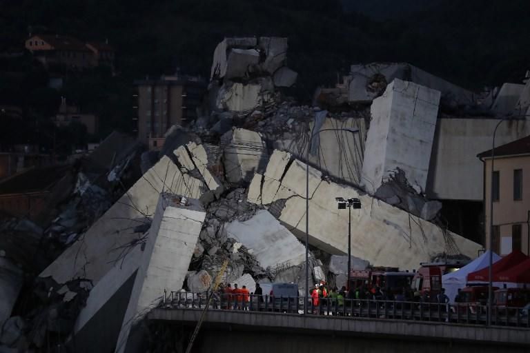 Decenas de muertos al desplomarse un puente de una