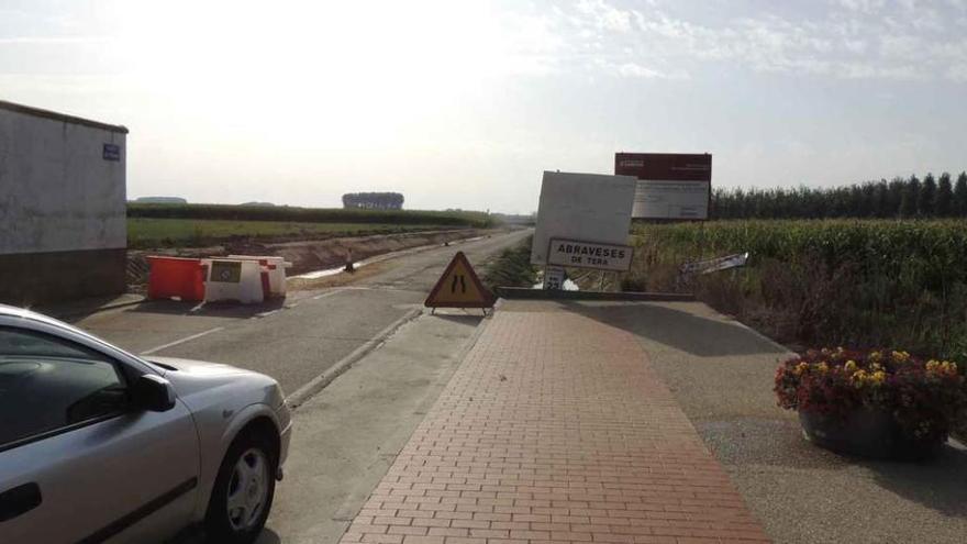 Tramo de la carretera entre Abraveses y Aguilar de Tera.