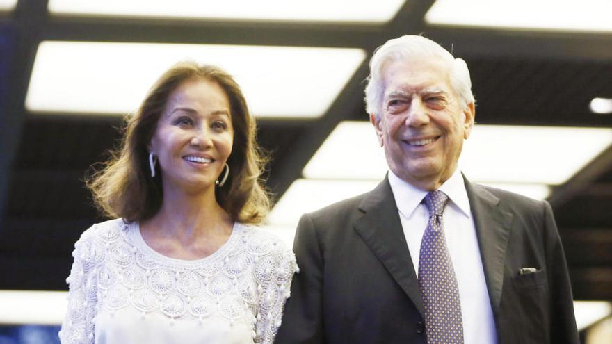 Mario Vargas Llosa y su pareja Isabel Preysler. // Efe