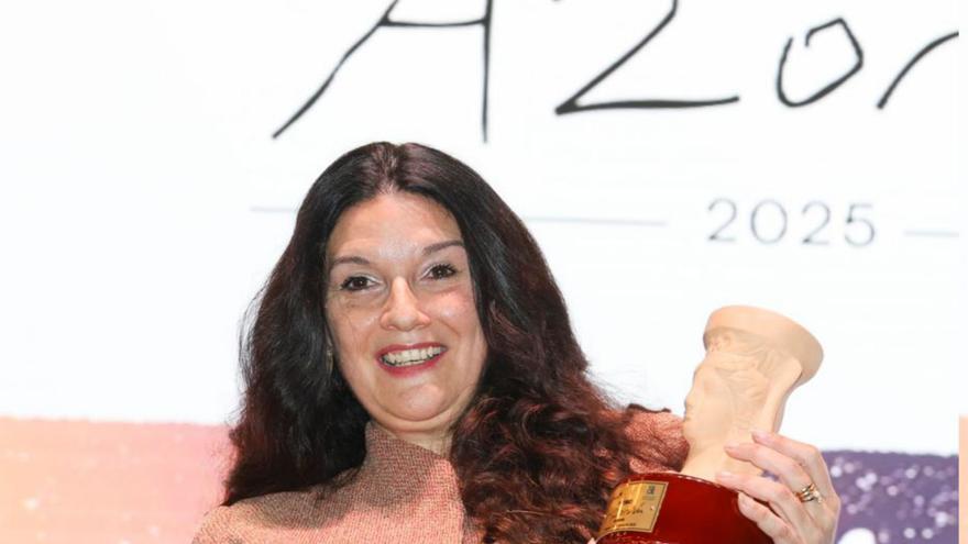 Rosario Raro, la noche del jueves tras ganar el premio de novela. | PILAR CORT