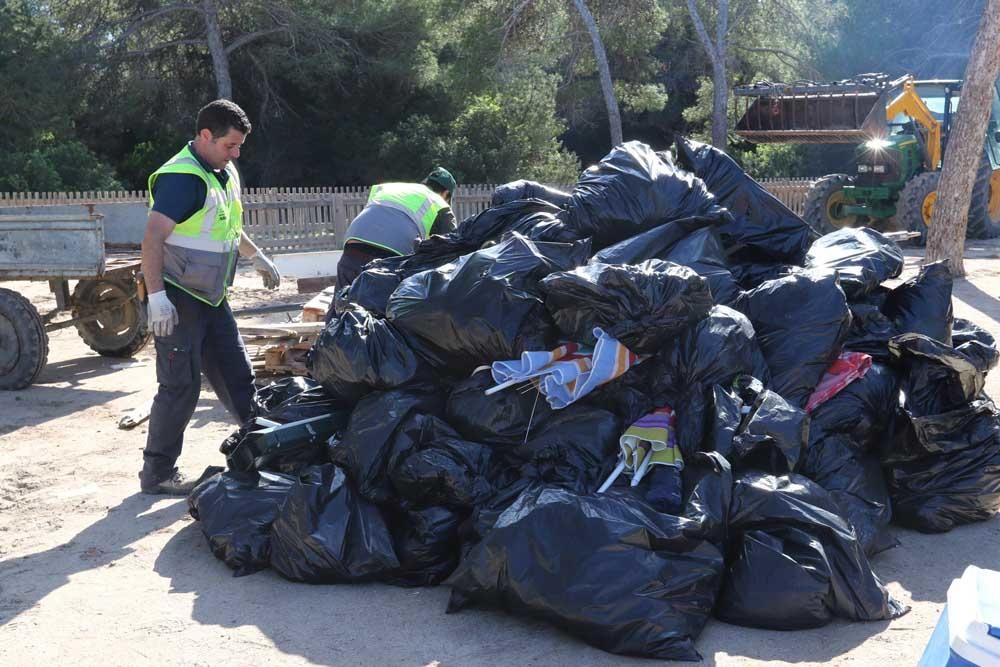 80 trabajadores limpian el Parque Natural