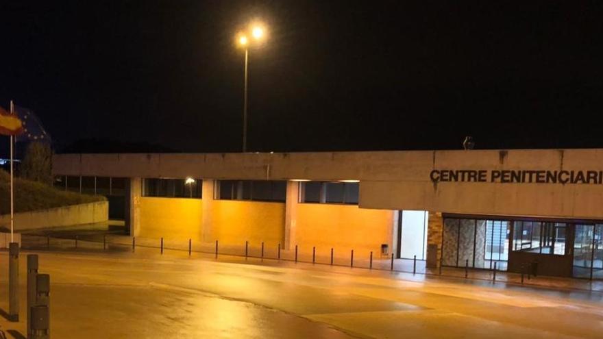 Una cárcel catalana retira el gel desinfectante porque las reclusas se lo bebían