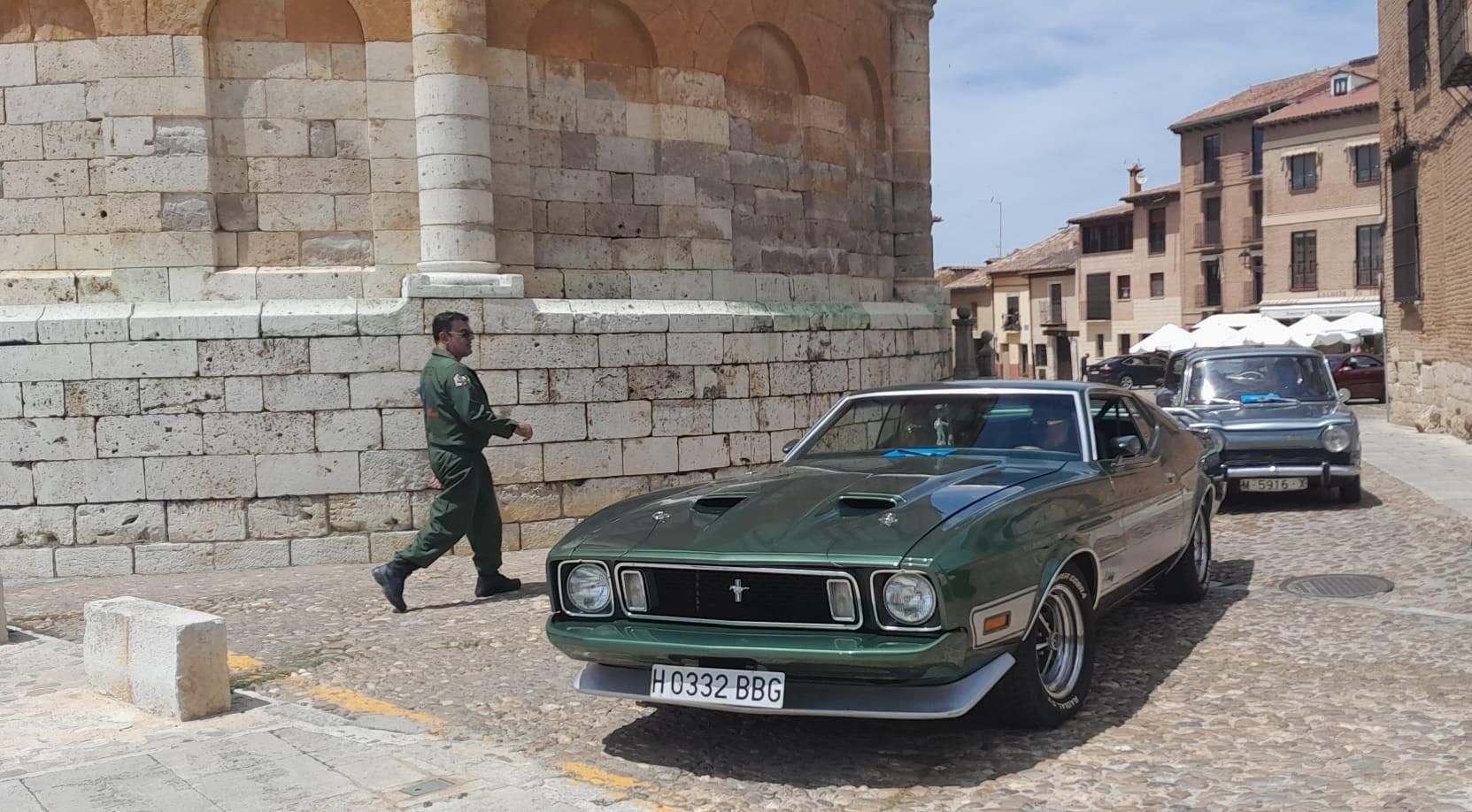 GALERÍA | Reunión de coches clásicos y fiesta de disfraces en Toro