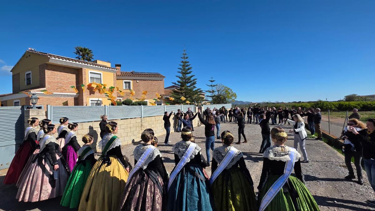 Las mejores imágenes: Sorpresa para las reinas Clara y Ana con una gran despertà festiva