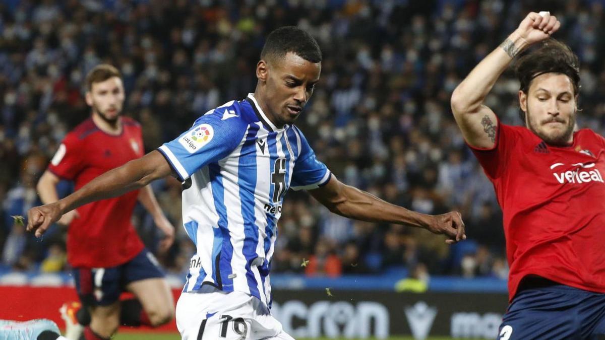 Isak, durante un partido con la Real Sociedad en San Sebastián. // EFE