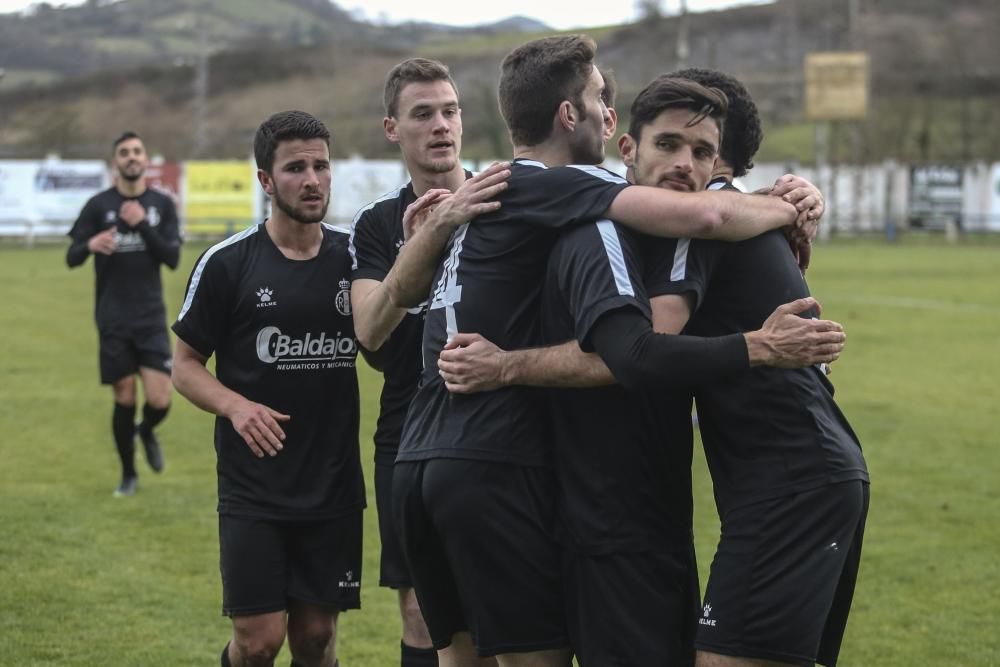 El partido entre el Mosconia y el Real Avilés, en imágenes