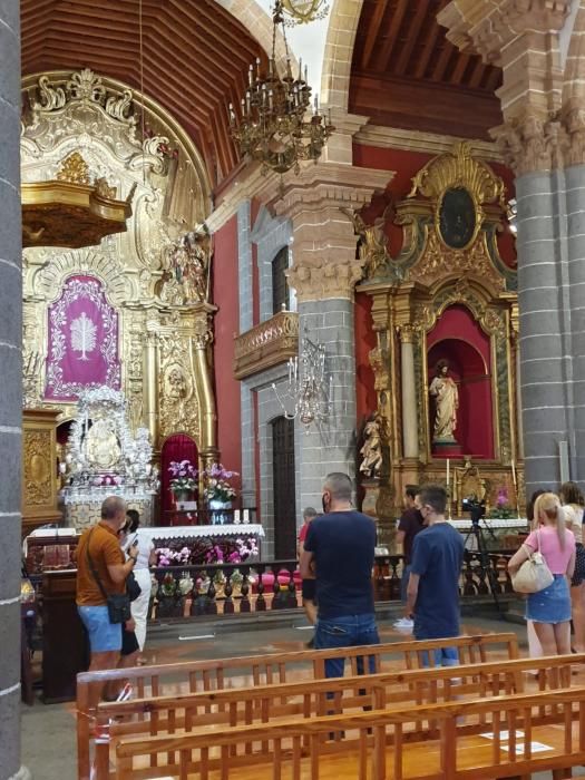 La Virgen del Pino baja de su camarín en Teror