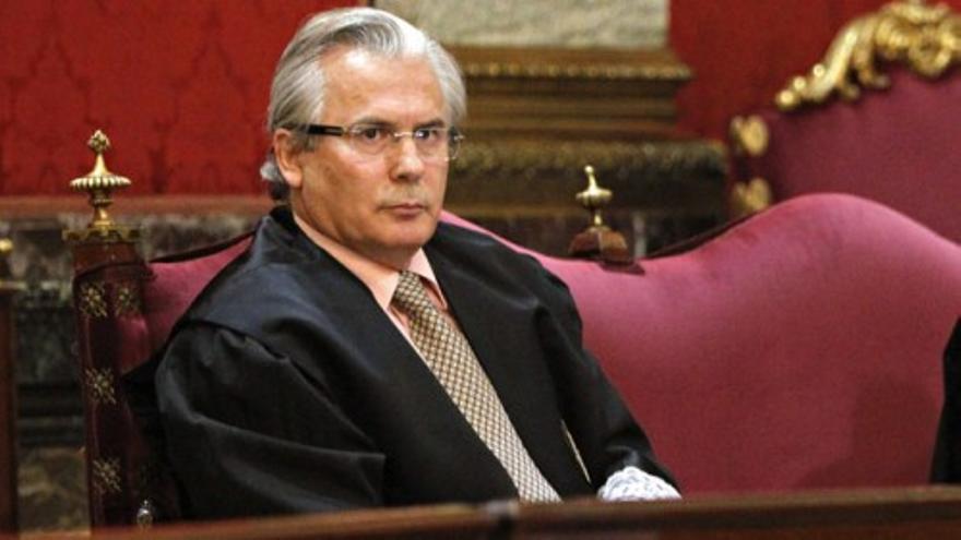 Garzón, absuelto en el caso del franquismo