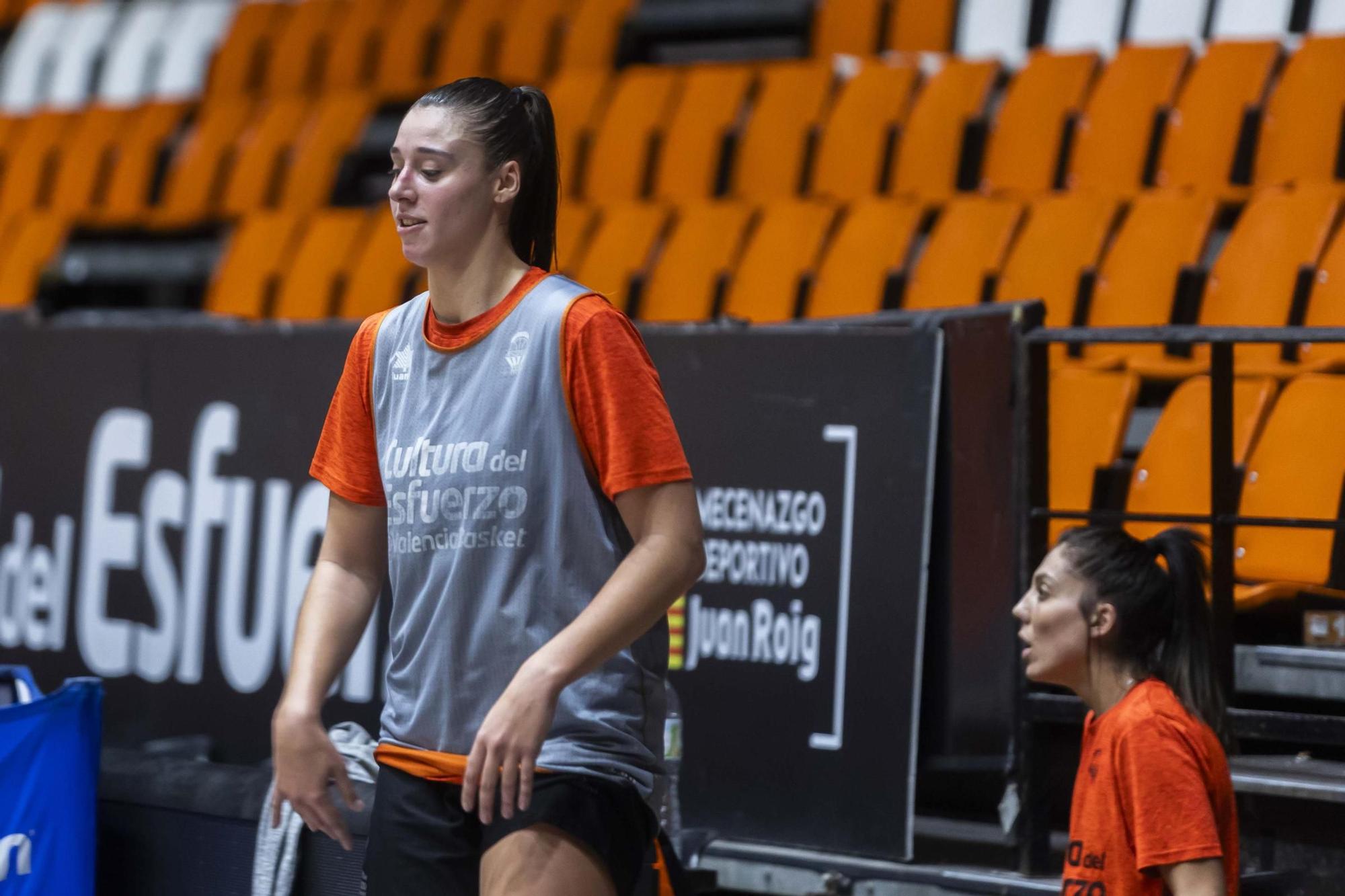 Entrenamiento abierto con la afición de Valencia Basket