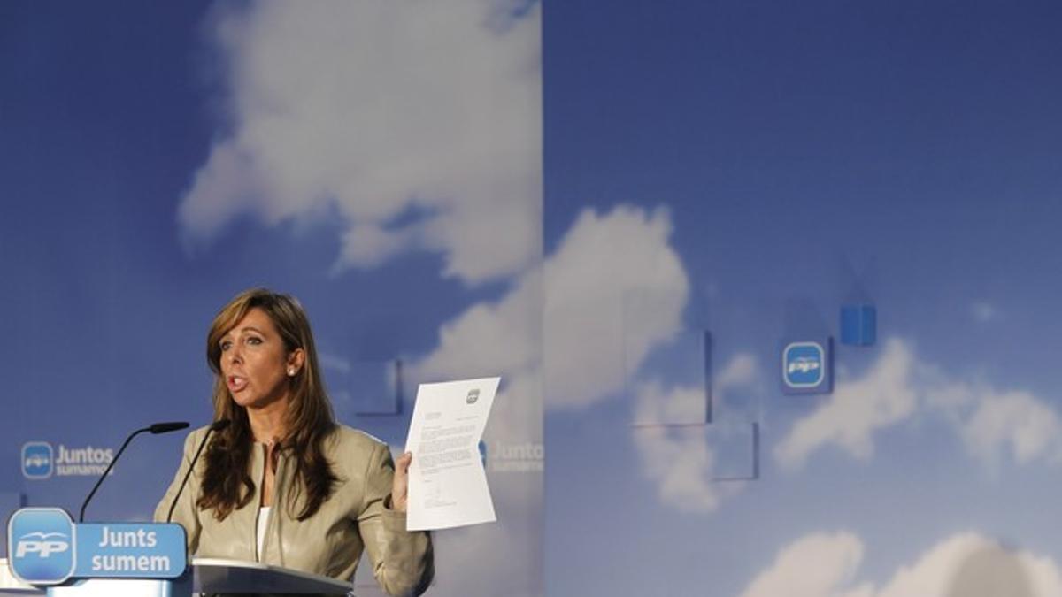 La presidenta del PPC y candidata al 25-N, Alicia Sánchez-Camacho, este viernes en la reunión intermunicipal del PP, en Barcelona. ALBERT BERTRAN
