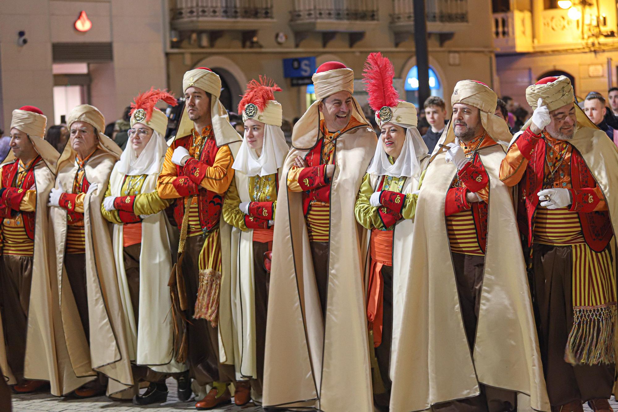 Desfile de Moros y Cristianos por el encuentro de asociaciones en ELCHE