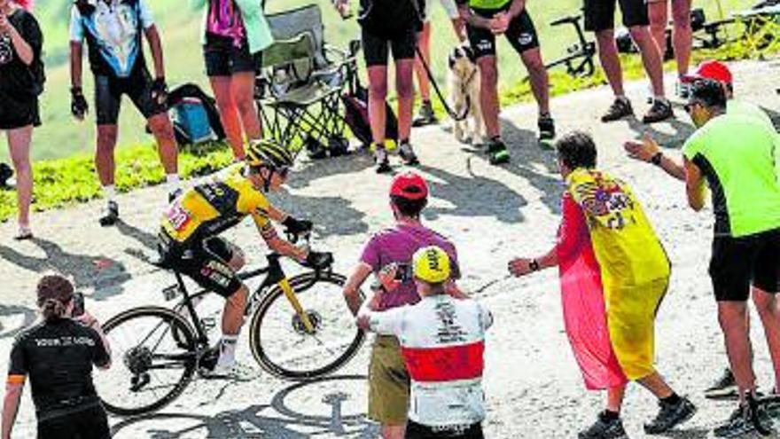 Huesca vive con ilusión el paso de una Vuelta a España muy aragonesa