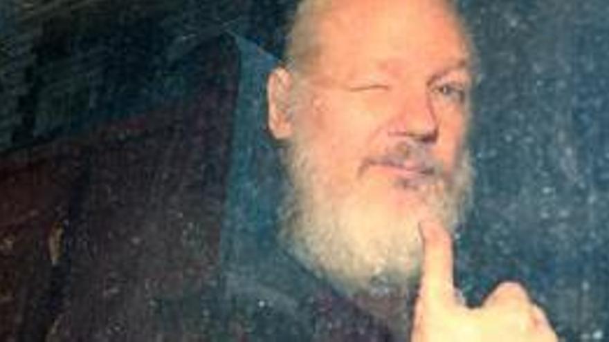 Cuatro alicantinos intentan extorsionar a Assange con información robada