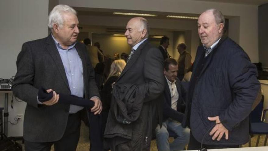 Francisco Gómez, Antonio Hernández y Jaime Llinares, al inicio de la reunión de ayer.